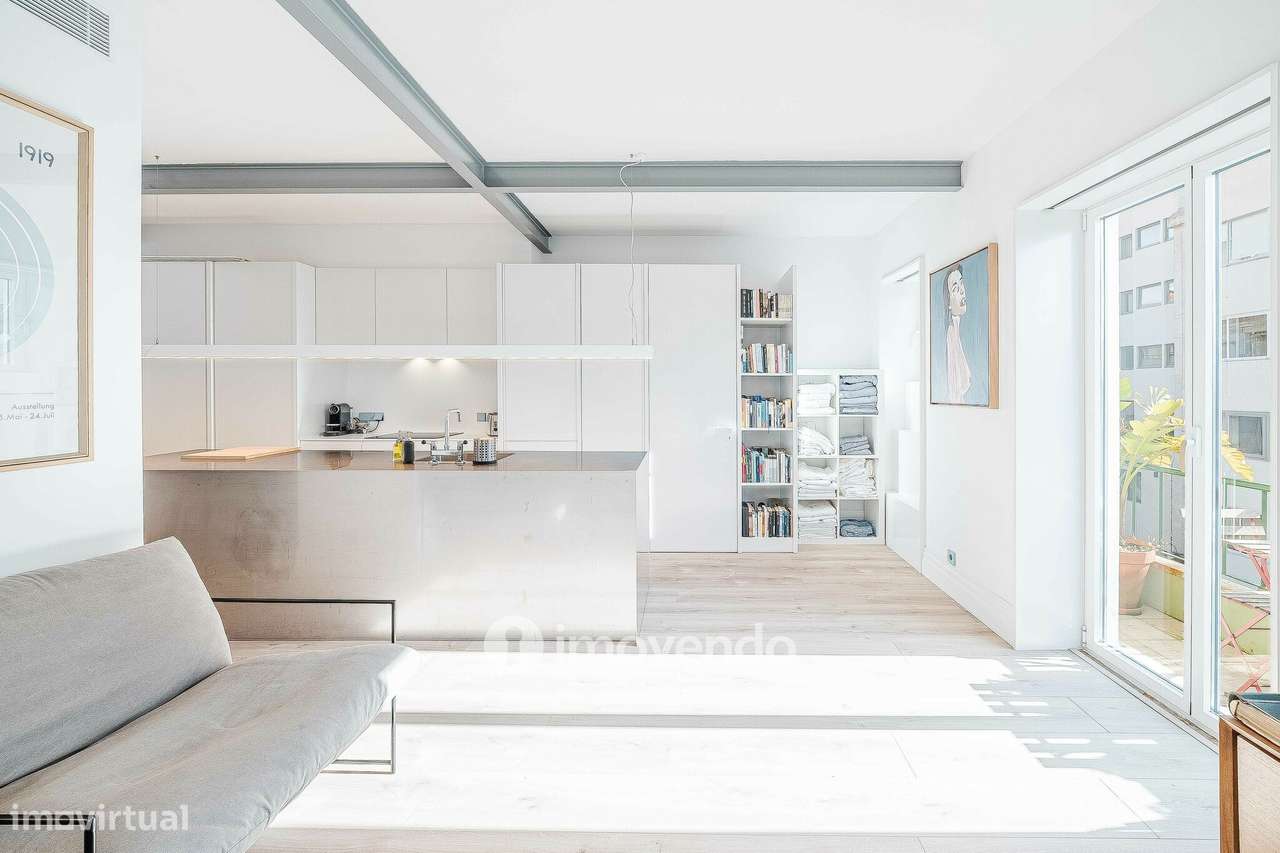 Apartamento T2 com cozinha equipada e mobilado, nas Amoreiras-12