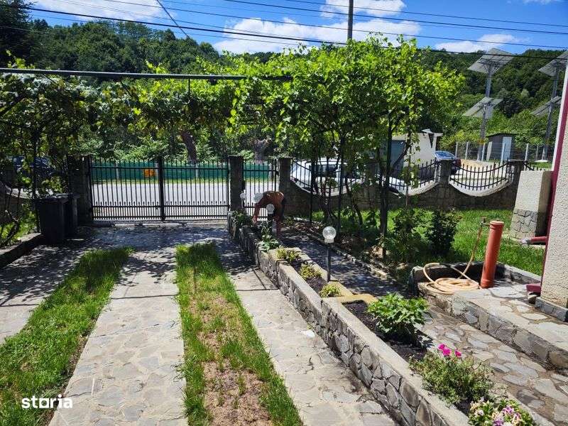 Casa de vanzare in com. Runcu Dambovita - Imagine principală: 5/8