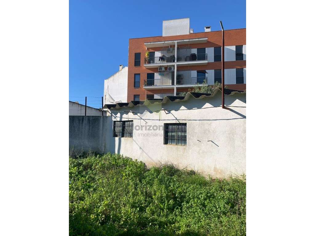 Terreno Urbano no Centro do Montijo para Prédio de 4 Andares-17