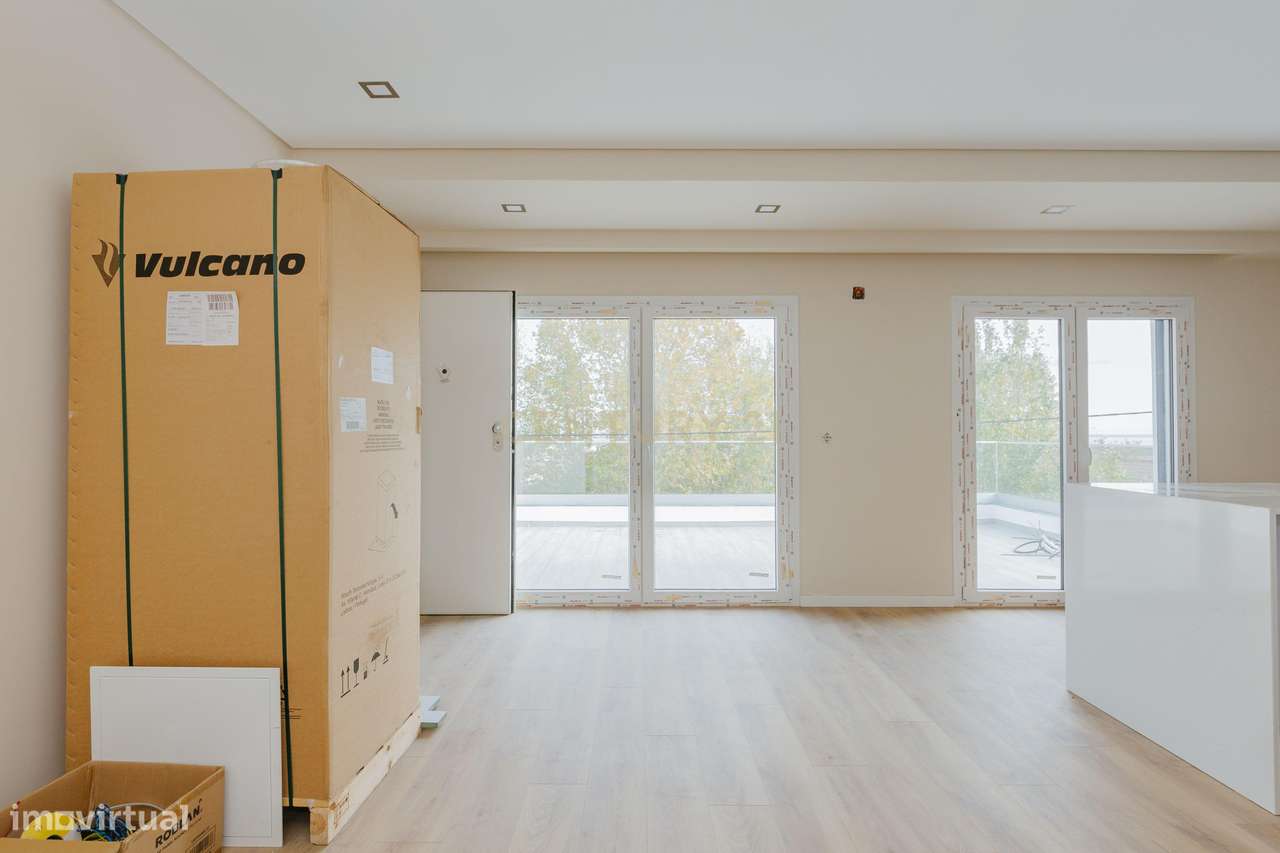 Apartamento T2 Novo com Vista Panorâmica em Loures-10