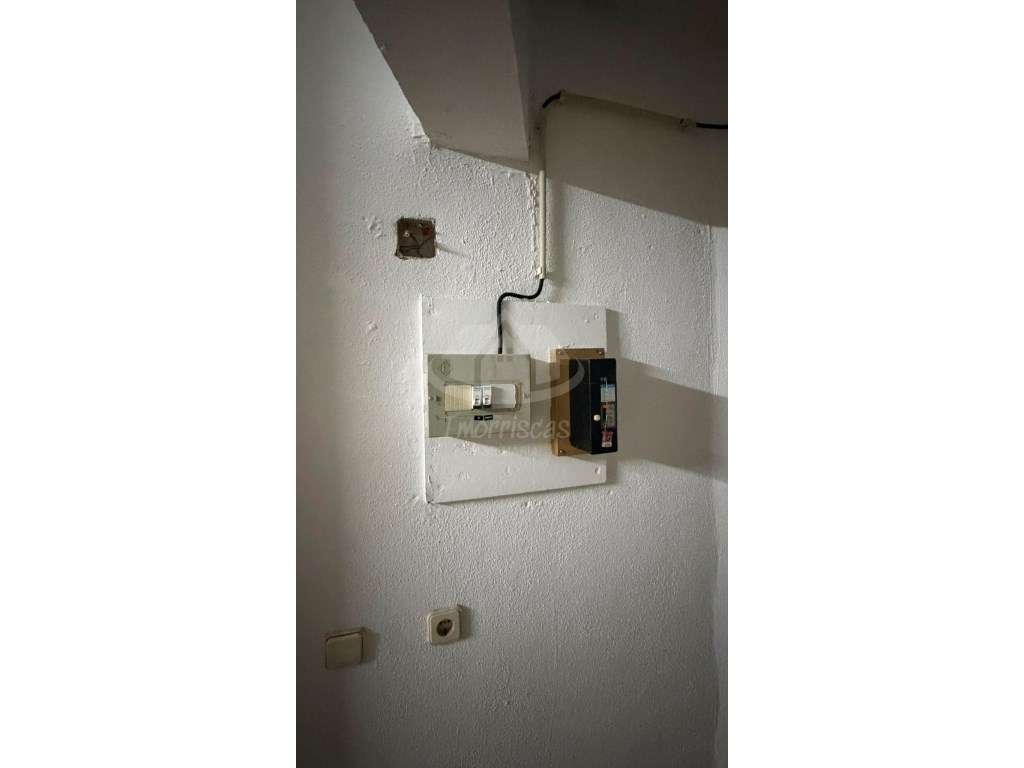 Garagem fechada / Box com 15m2 - Bom Sucesso, Alverca do Ribatejo-7