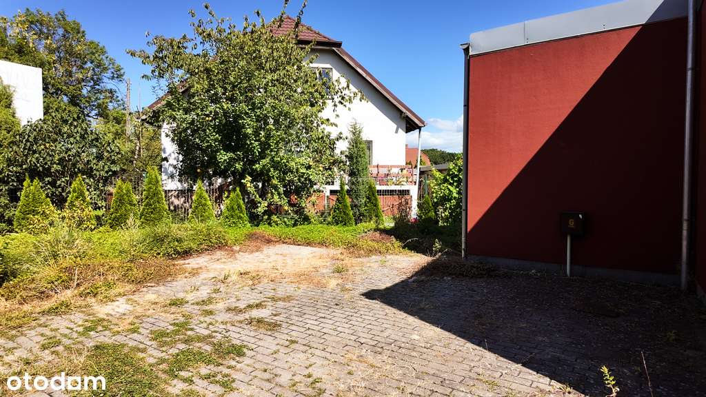 Wolnostojący budynek usługowy w atrakcyjnej lokali-14