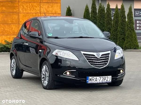 Lancia Ypsilon 1.2 8V Platino (5 os.) - 1