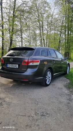 Toyota Avensis 2.0 D-4D 2010 - 4