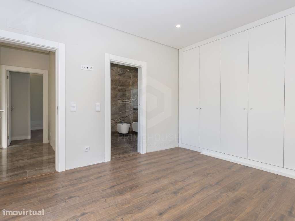 Moradia isolada T5 acabamentos Premium/ piscina e garagem-27