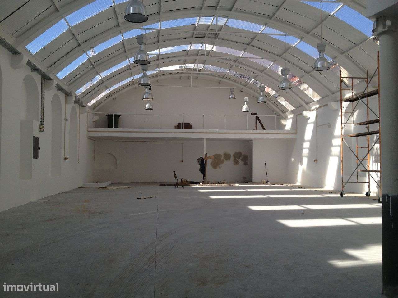 Armazém pronto a usar com parqueamento e acesso fácil - Grande imagem: 5/7