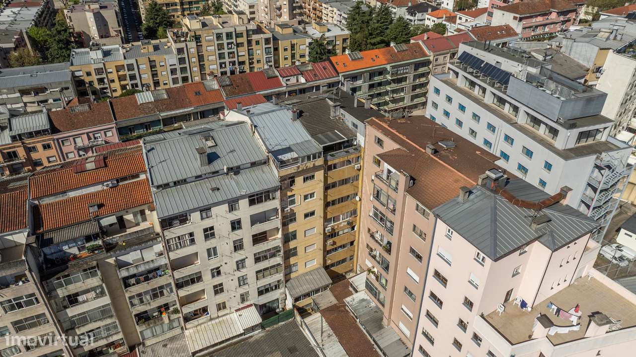 Apartamento T2+2 em plena Avenida da Liberdade-30