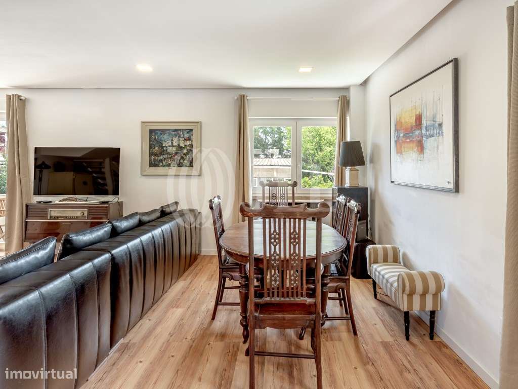 Moradia T4 com garagem e piscina, em Barcarena, Oeiras-3