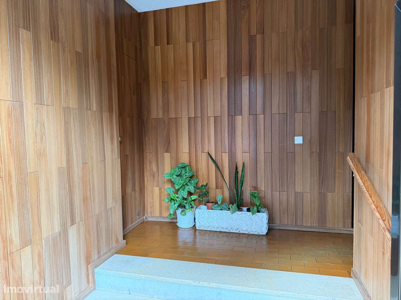 T2 com garagem, elevador e localização privilegiada no Porto - Grande imagem: 3/16