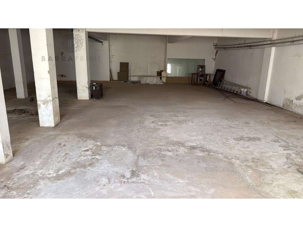 Armazém ou Loja à Venda no Centro de Almancil - Localização Estraté... - Grande imagem: 4/8