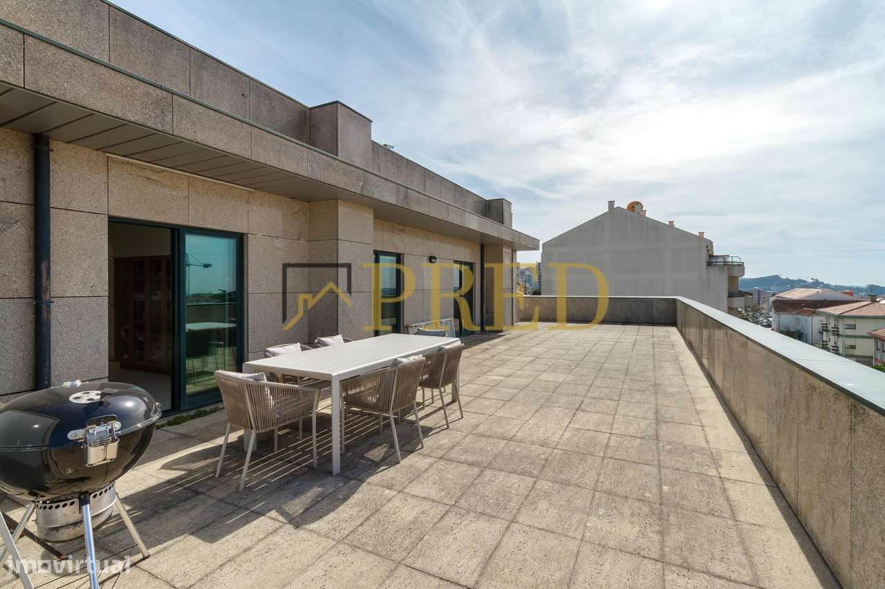 Apartamento T5, inserido no condomínio fechado 'Edifício Plaza'-21