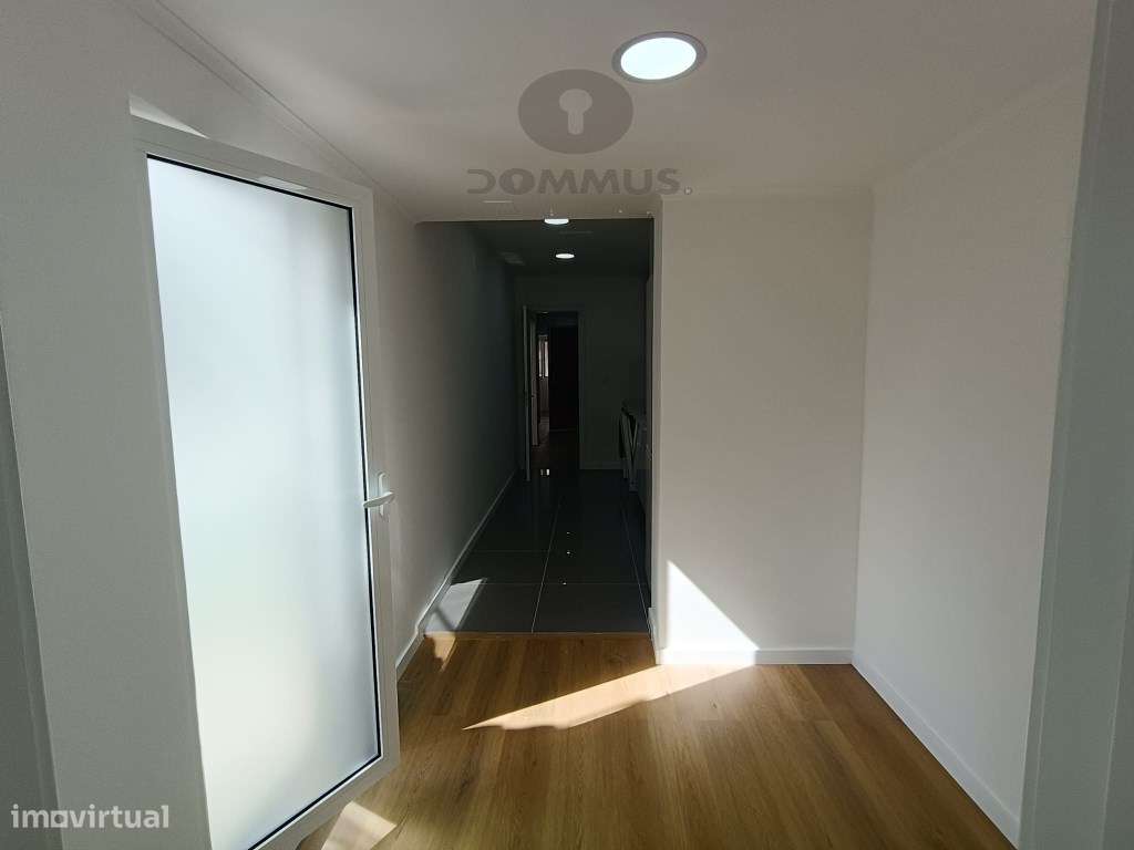 Apartamento T2+1 Renovado na Buraca-4