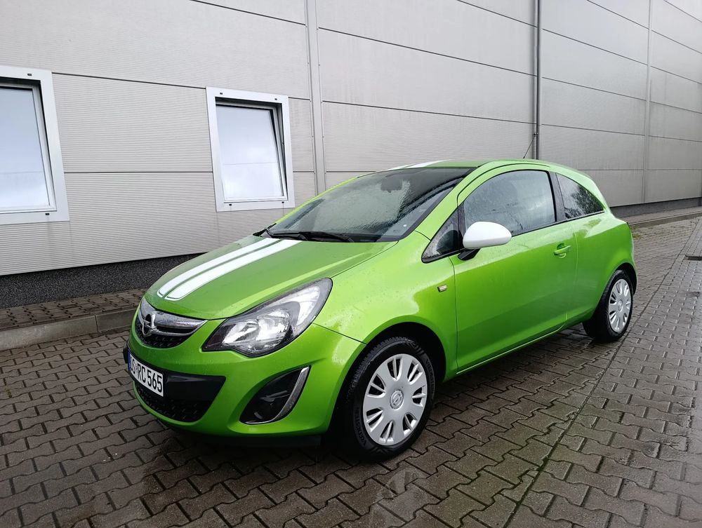 Opel Corsa D 1.4 16V Sport 2011