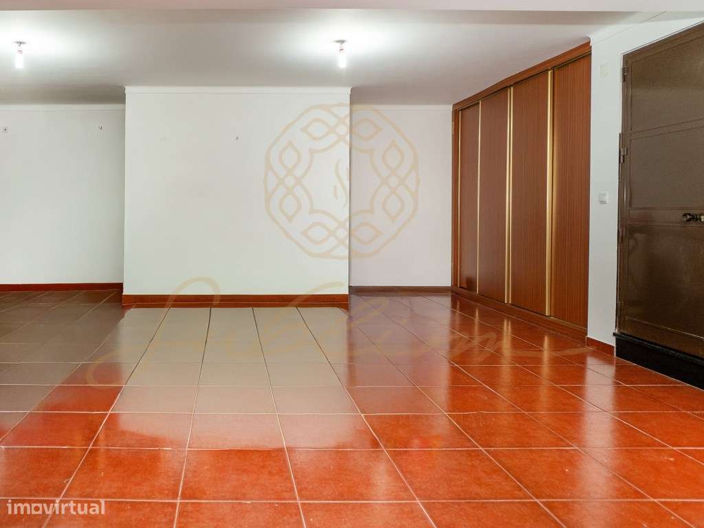 Moradia Isolada com 6 Assoalhadas , Piscina , Garagem Perto das Praias-26
