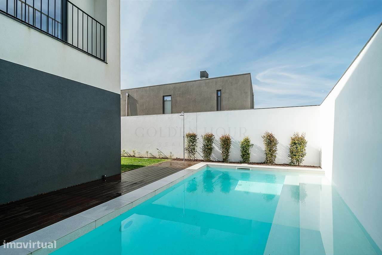 Moradia T4 de Luxo em Canidelo com Vista Mar | Golden Hour Real Estate-36