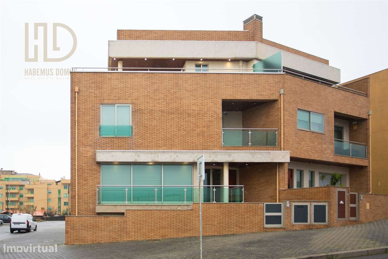 Moradia T3+1 de Luxo com 405m2 a 200 Metros da Praia em Canidelo.-45