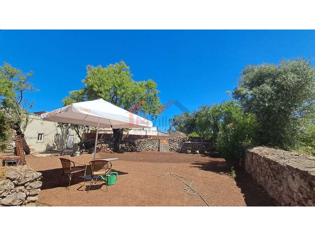 Moradia V2 renovada com terreno em Salir - Loulé-18