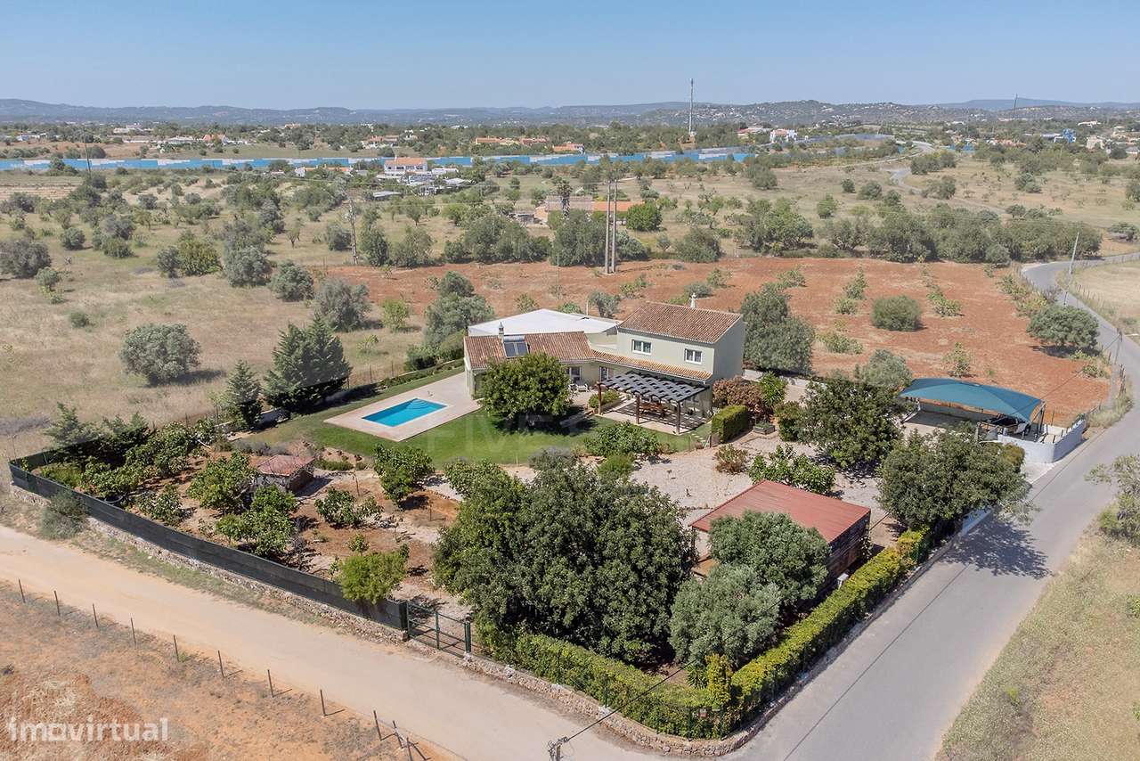 Moradia T4 na Guia -  Charme Algarvio com Total Privacidade - Piscina-0