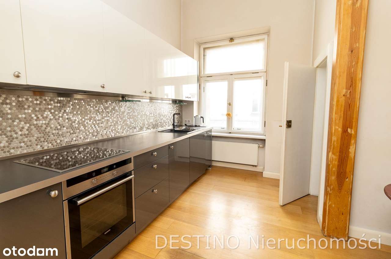 Na sprzedaż: Przestronne, klimatyczne mieszkanie w sercu miasta-0