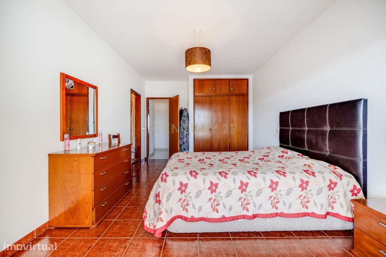 Silves | T3 com Varanda Panorâmica e Áreas Surpreendentes-17