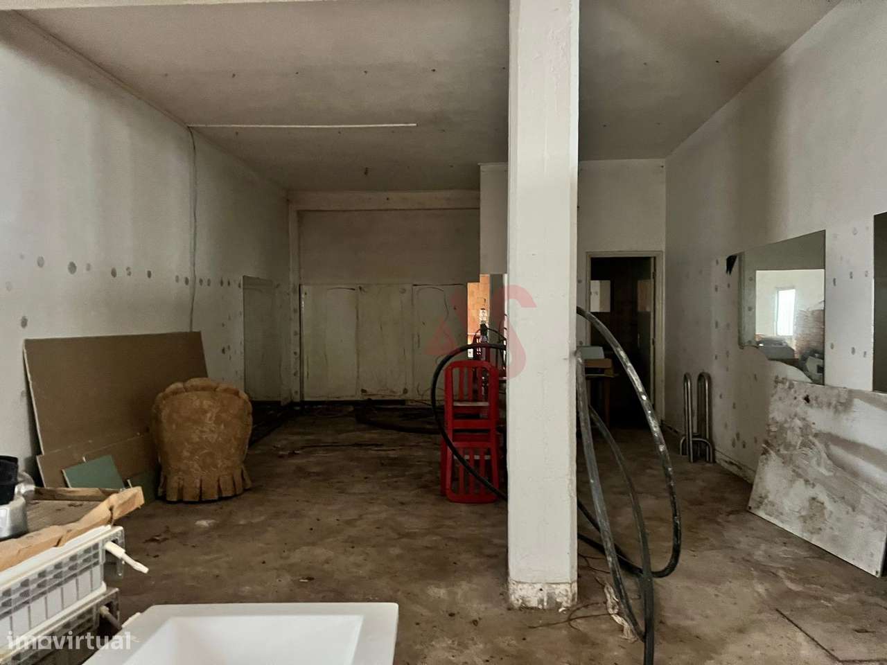 Armazém com 113 m² no Centro de Vizela. Ideal para Armazenamento ou At - Grande imagem: 5/11