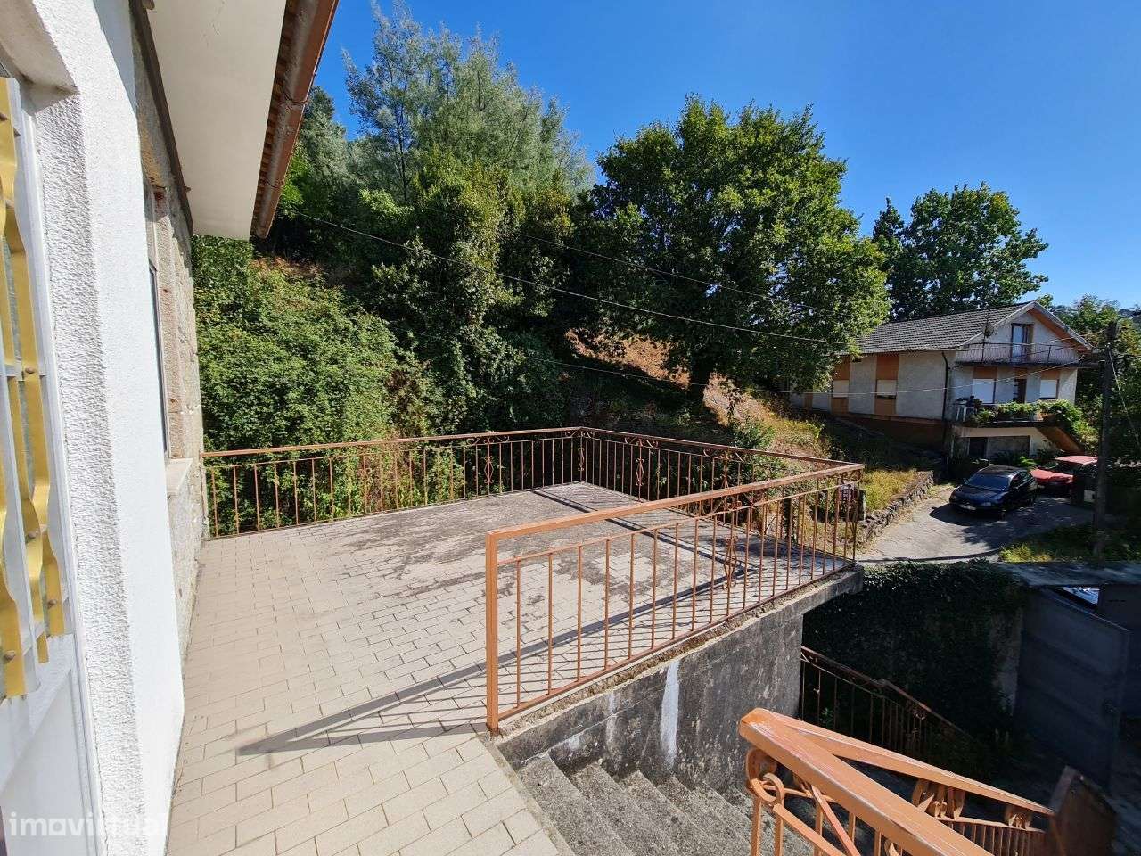 Moradia individual T4 em Amares-5