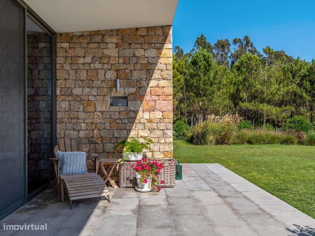Propriedade contemporânea que combina privacidade, arquitetura e na...-22