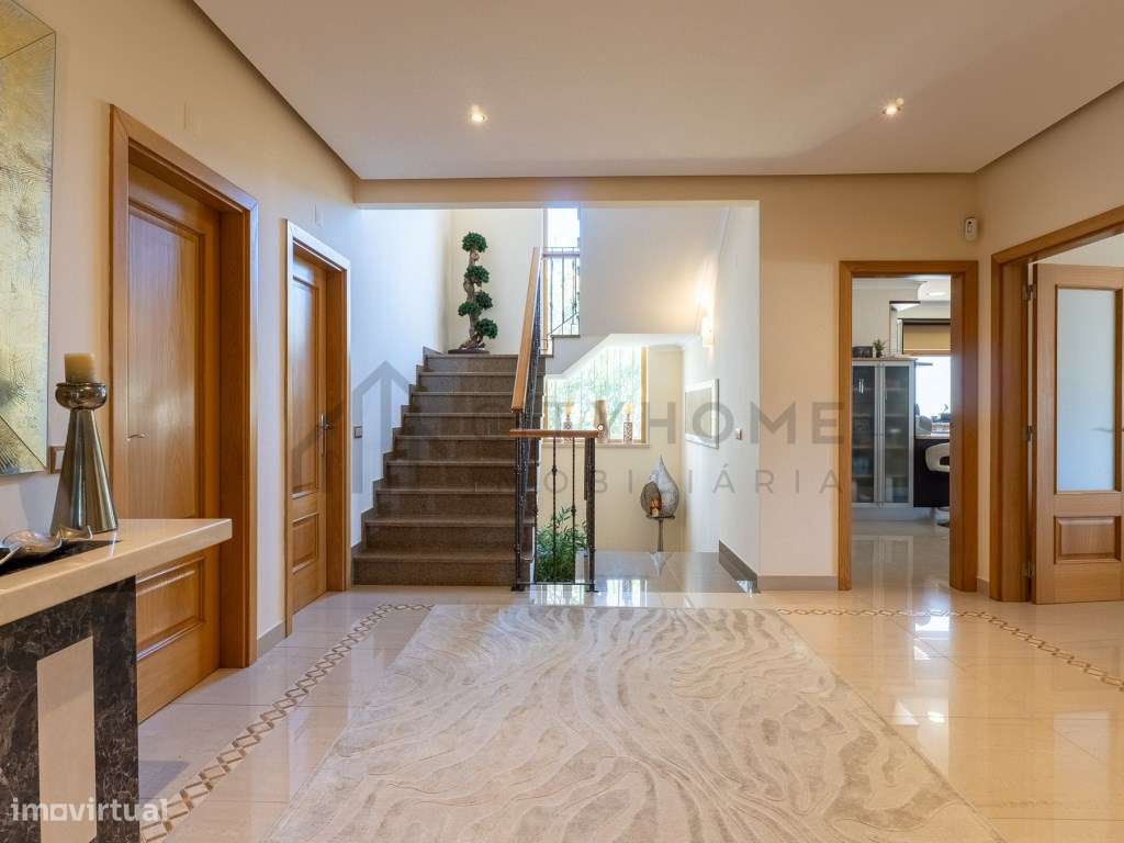 Moradia T5 contemporânea com Piscina e vista Mar na Galé em Albufeira - Grande imagem: 3/43