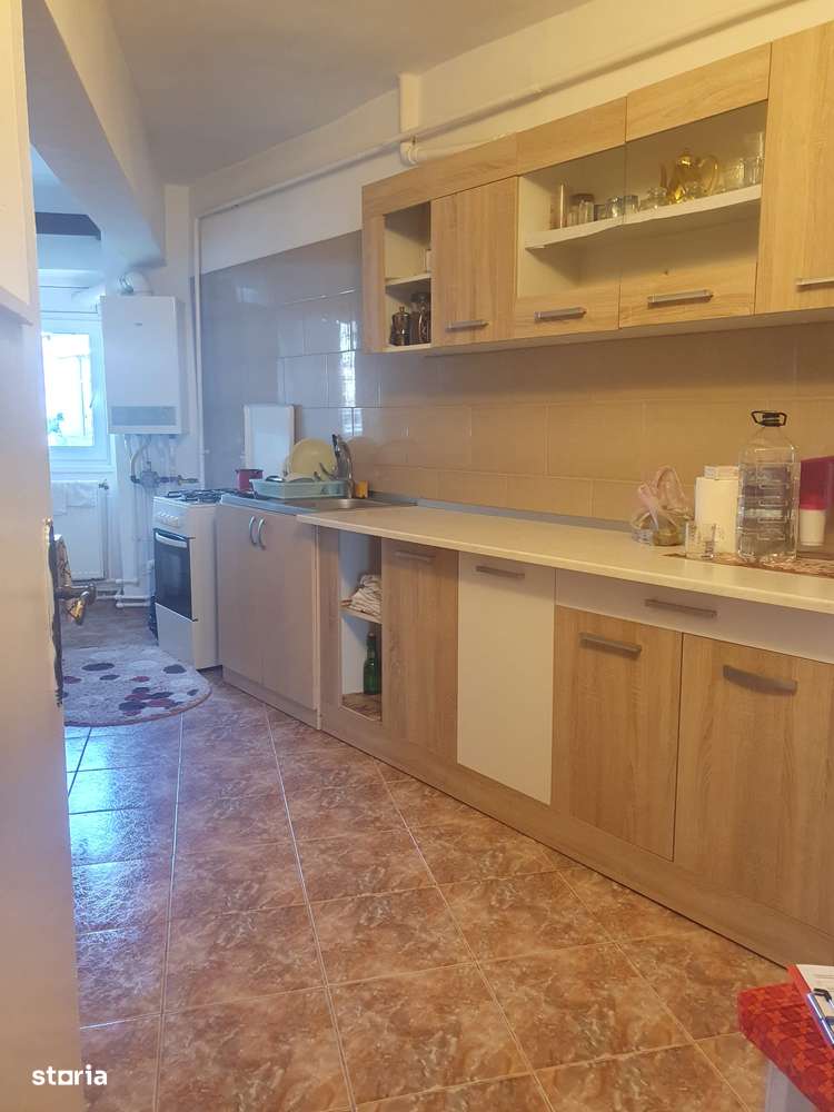 Apartament 4 camere zona Bucovina , decomandat-0