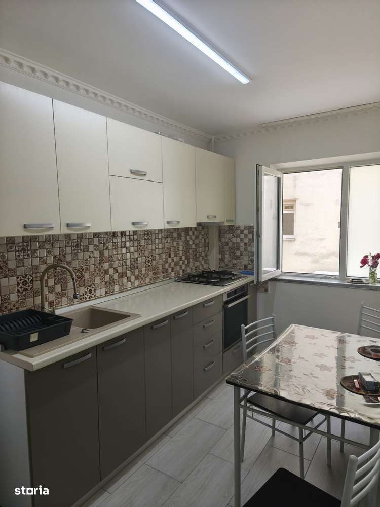 Apartament 3 camere - Decomandat - Renovat