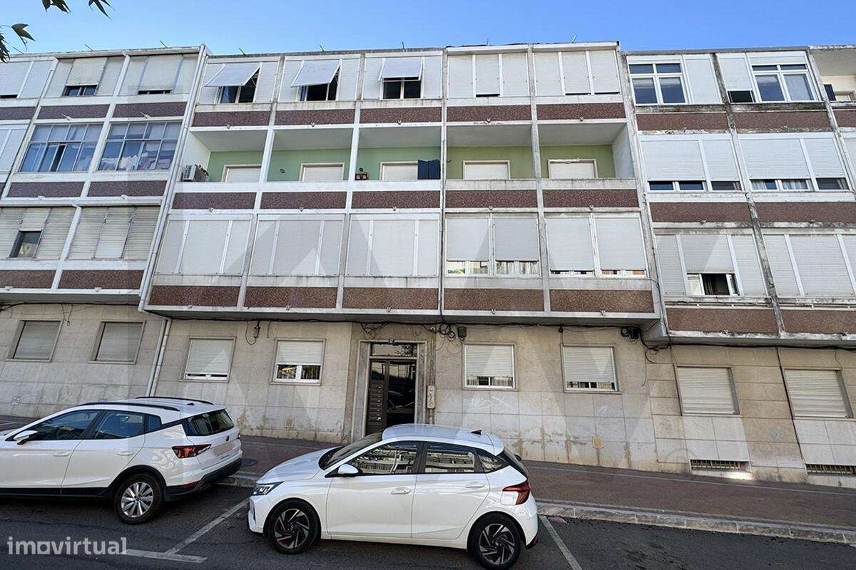 Apartamento T2 Centro Damaia de Cima-41