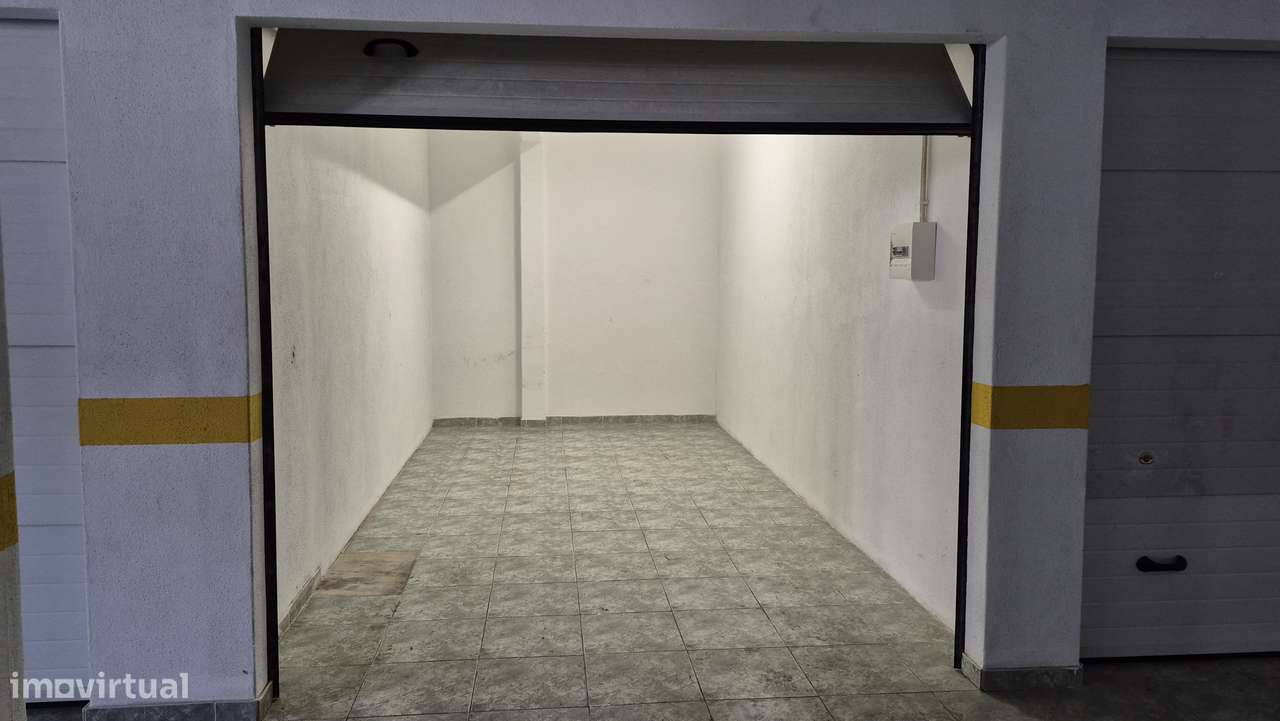 Garagem para Arrendamento em Queluz - Pendão - Grande imagem: 5/7