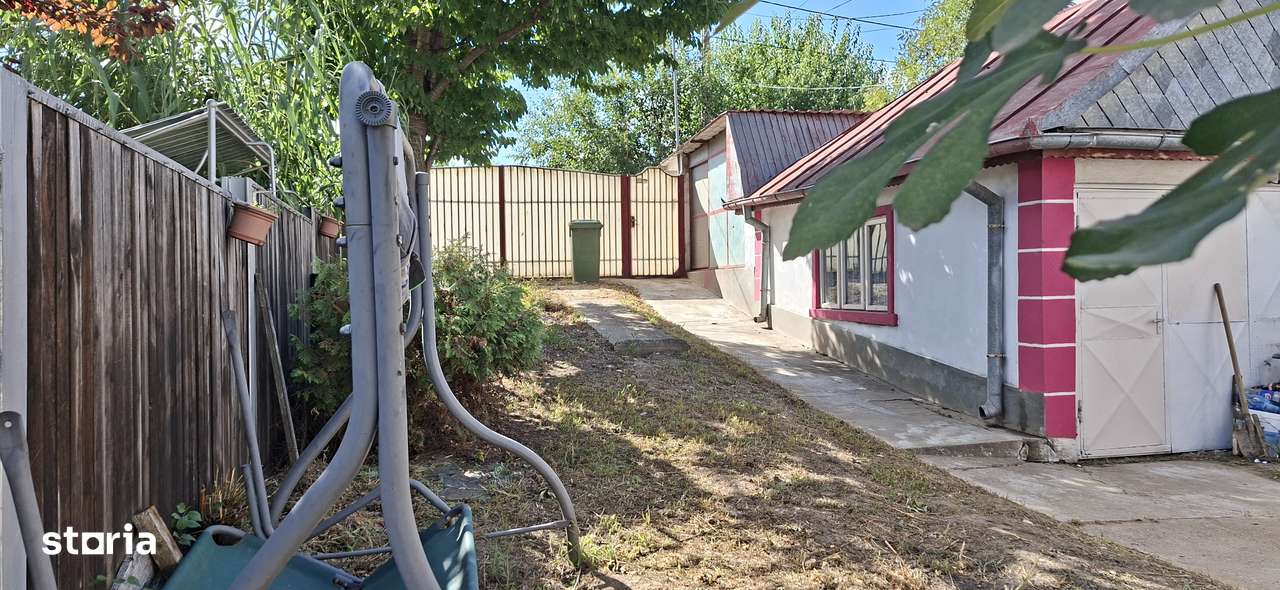 O casă pentru familie, cu grădină și intimitate-1