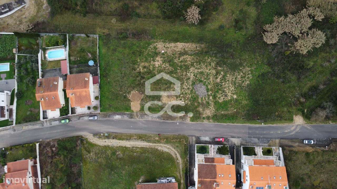 Terreno com projeto aprovado para construção de uma moradia isolada em - Grande imagem: 2/8