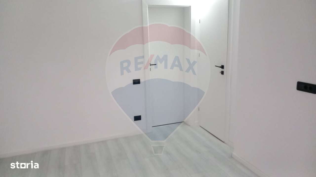 VANZARE Apartament cu 3 camere in zona Dacia-4