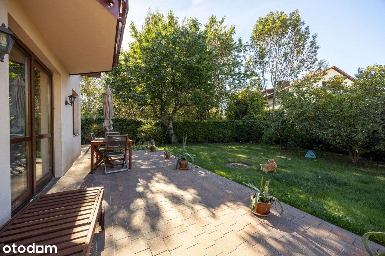 Przestronny dom z zagospodarowaną działką-2