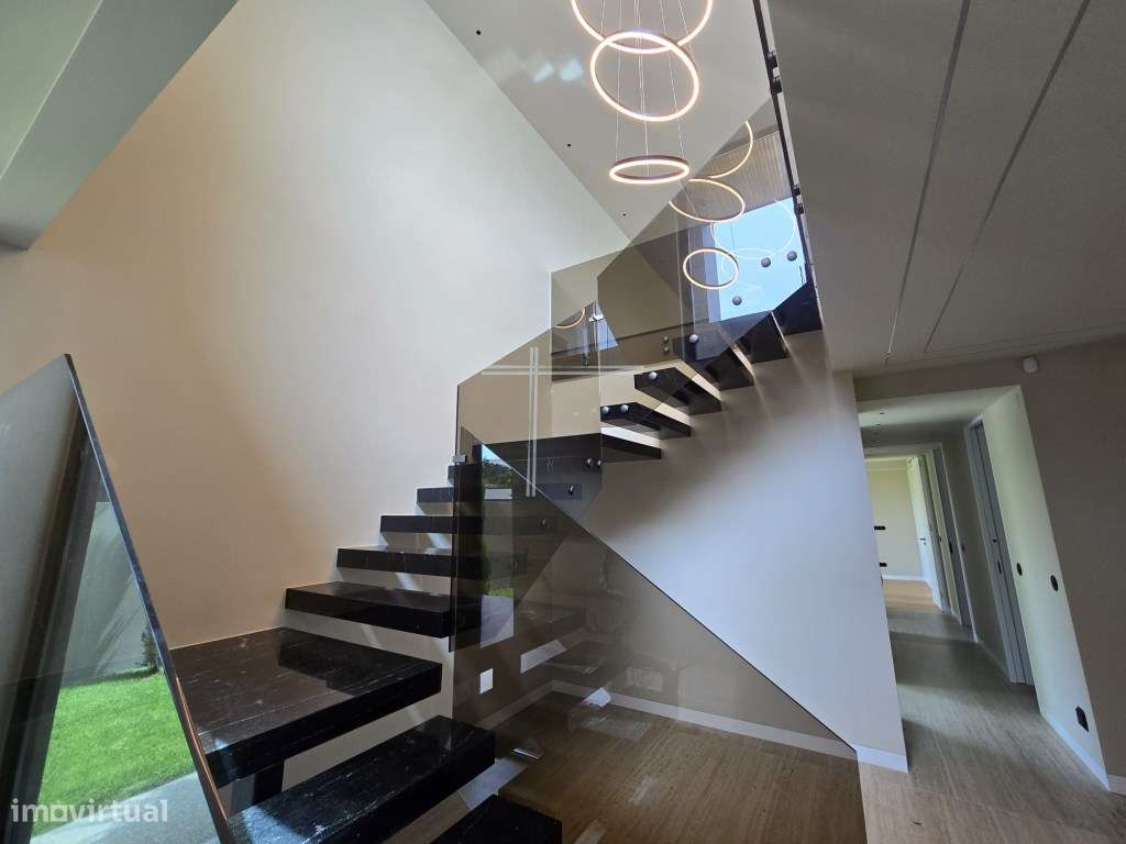 Moradia isolada T5, arquitetura contemporânea com piscina - Verdizela-53