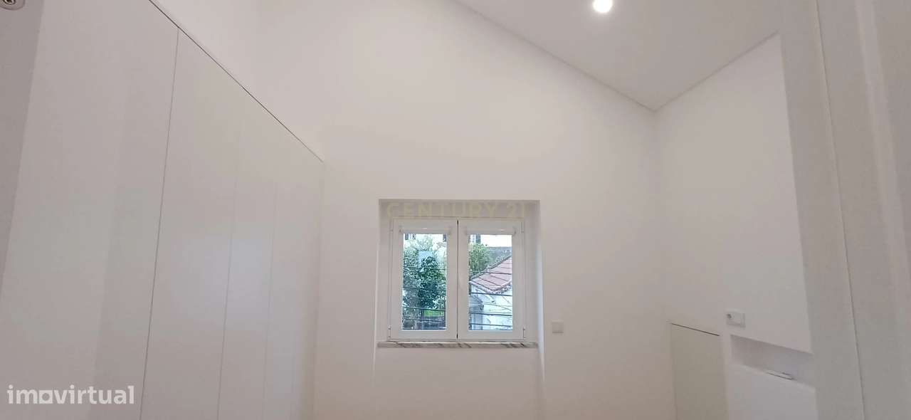 MORADIA T2 com JARDIM * Bairro tranquilo Cova Piedade Almada * 25 min-30