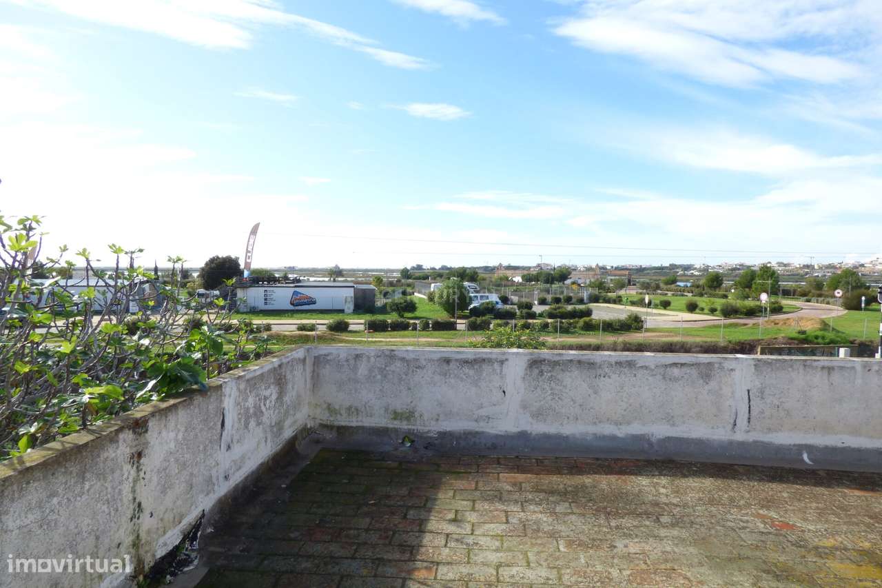 Moradia V3 com grande terreno,  na zona do  Teatro das figuras,  Shopp - Grande imagem: 3/17