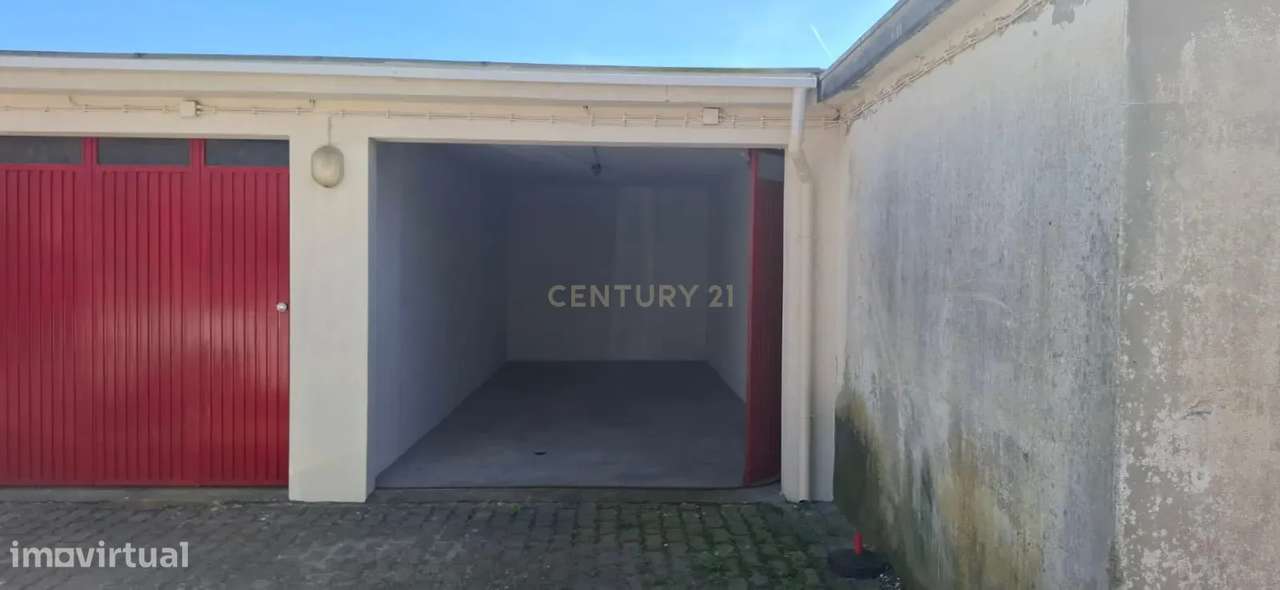 Garagem Fechada em Condomínio Privado a 200m da Praia /Aver o Mar - Pó-3