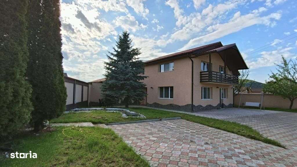 Vand casa cu teren de 900 mp in Harman - Imagine principală: 1/8