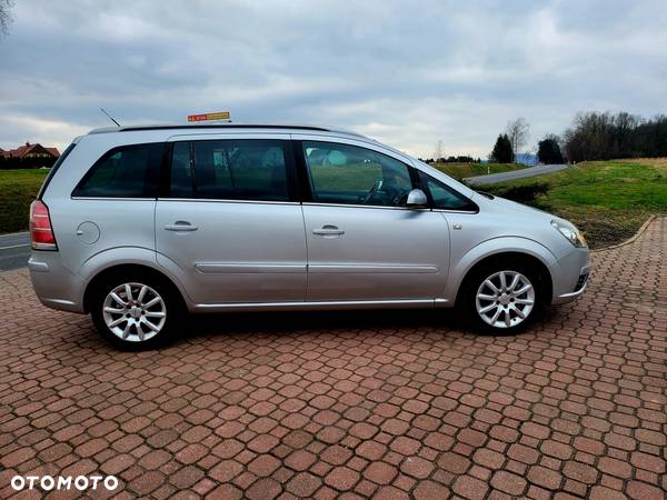 Opel Zafira 2.2 Essentia - 3