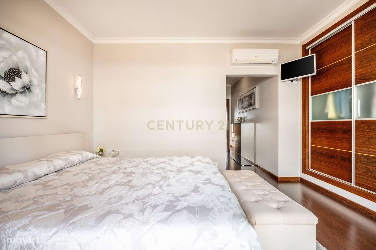 DUPLEX T2 DE CANTO COM AMPLAS VARANDAS E GARAGEM PERTO DA PRAIA!-35
