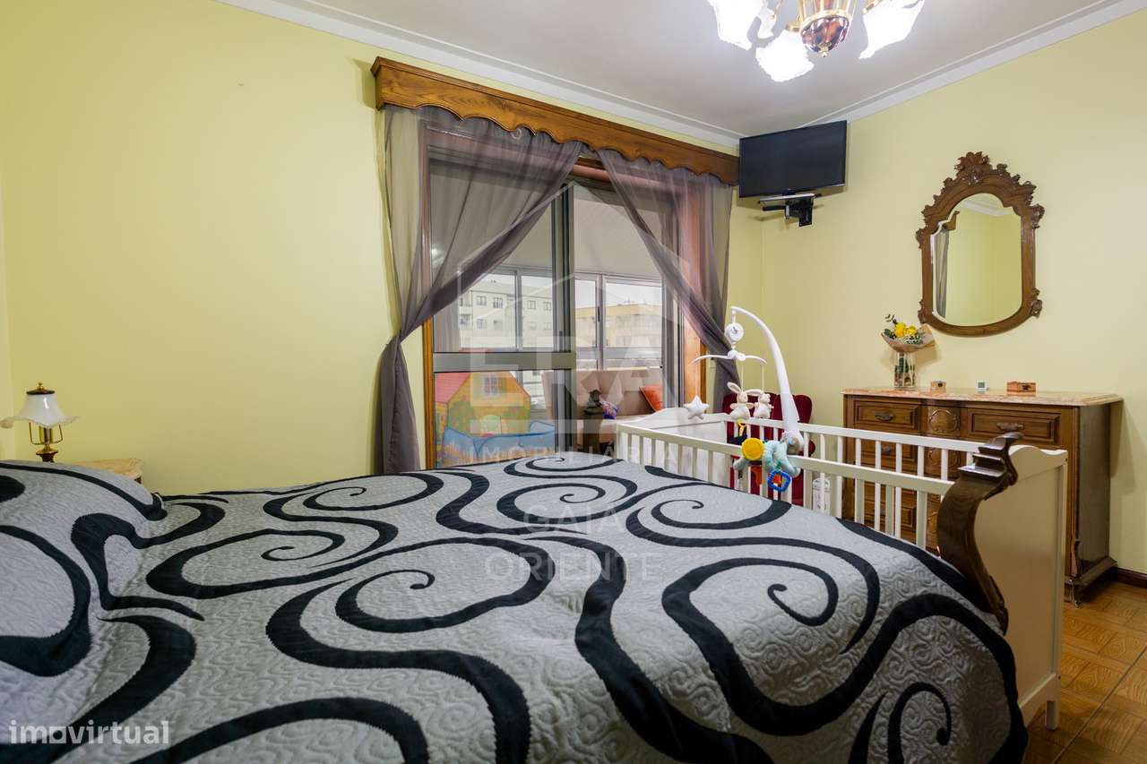 Apartamento T2 com Terraços e Vista Douro-35