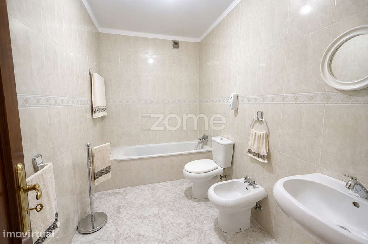 Apartamento T3 no Centro de Salto (Montalegre)-11