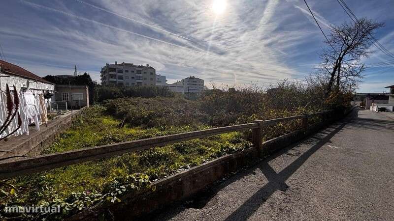 Terreno urbano com 2.050 m2 em Tavarede-6