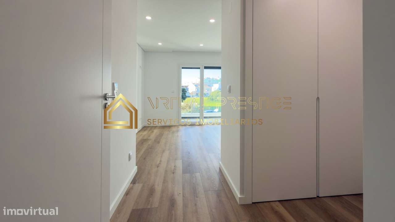 Moradia T4 moderna na Charneca da Caparica com piscina, jardim e ga...-21