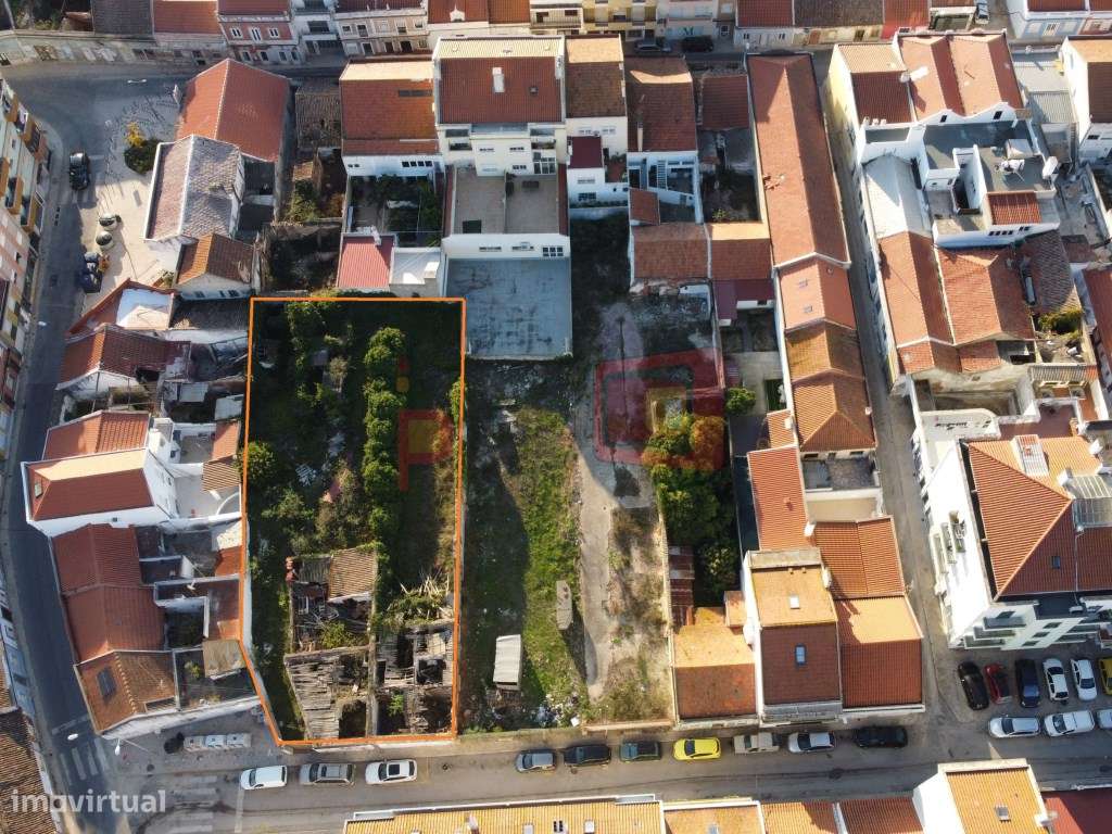 TERRENO URBANO - Grande imagem: 1/3