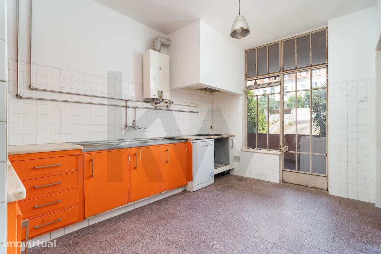 2 Apartamentos T8 + Piso Independente | 3 Garagens | Coimbra-27