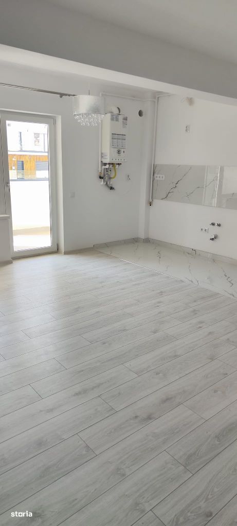 Apartament 2 camere, tip studio, etaj 3 , la cheie, balcon, Dna Stanca